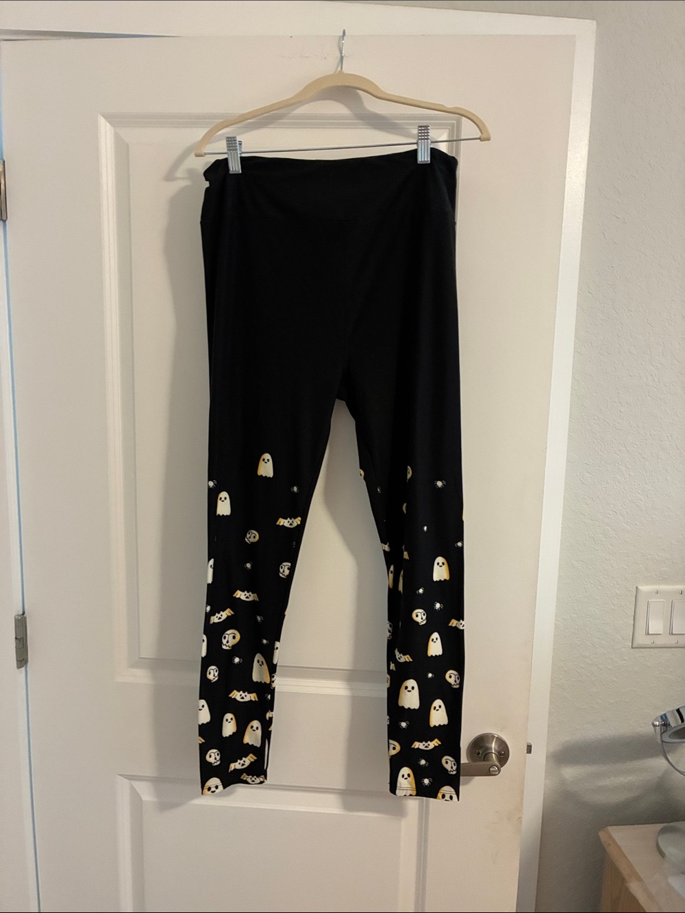 Women’s Black Halloween Ghost Print Leggings